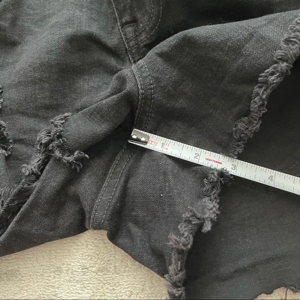 Like 🆕 Old Navy black distressed boyfriend shorts